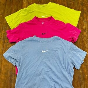 Bundle of 3 Nike Loose Fit Youth Cropped T-Shirts Tee size M